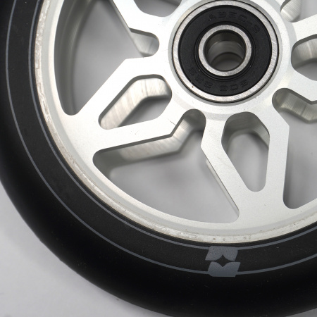 Колесо ''Tokyo fuss'' Bippu wheel silver / black