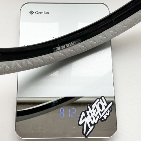 BMX Покрышка Kink Wake 2,45'' White w/ Black Walls 2.45'' 60 psi (белый / черная боковина) арт: K670