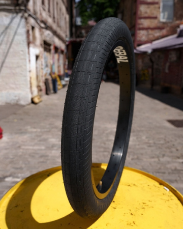 BMX Покрышка Kink Wake 2,45'' Grey w/ Black Walls 2.45'' 60 psi (серый / черная боковина) арт: K6705